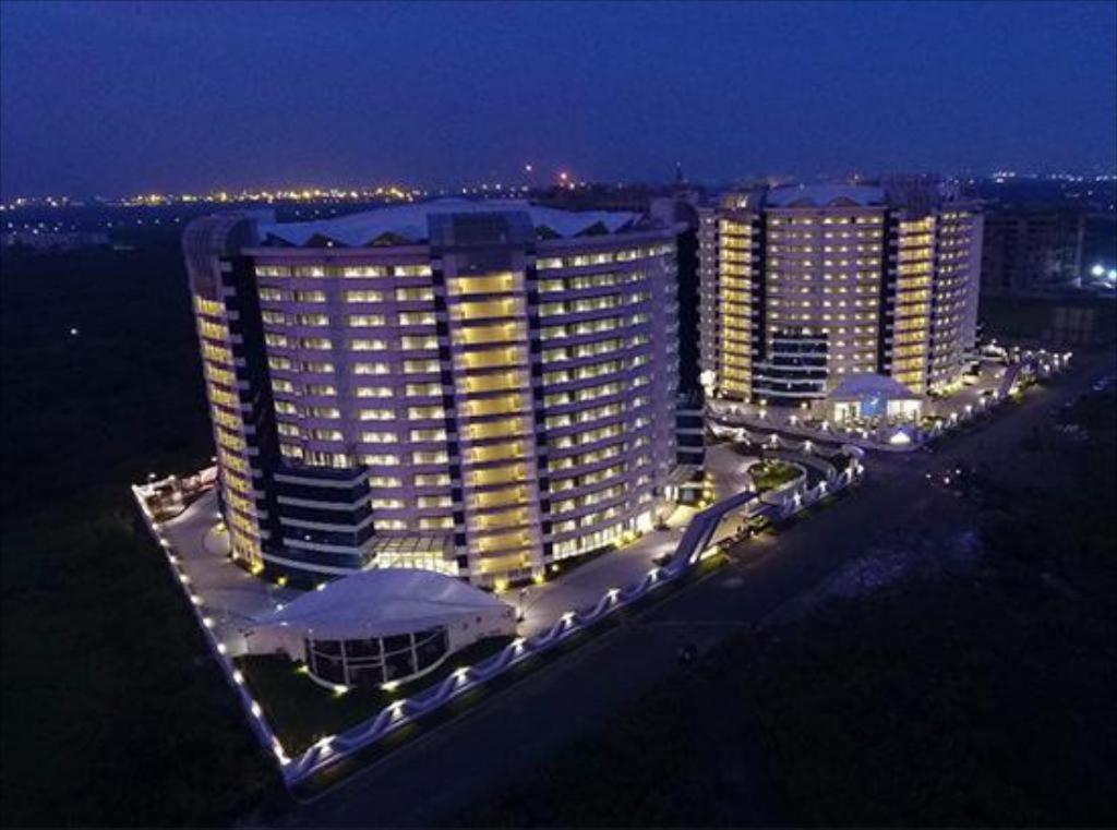 Homestays At Rajhans Belliza Near Airport Surat Dış mekan fotoğraf